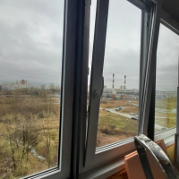 Красносельский район, Петергофское ш 72-5, установка термокоробов на остекление балкона