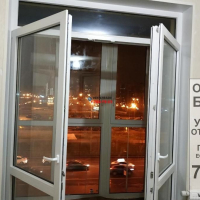 Красносельский район, ул. Адмирала Коновалова 2-4, остекление 3-х метровой лоджии и установка панорамной двери