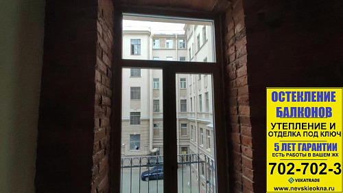 Центральный район, пр. Загородный 24, установка пластиковых дверей в доме старого фонда