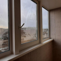 Петродворцовый район, ул. Парковая 18А, остекление и частичная отделка балкона