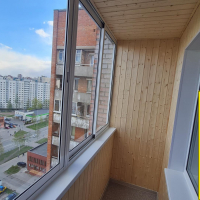 Красногвардейский район, пр. Ударников 38-1, серия дома Щ937823к, отделка лоджии вагонкой