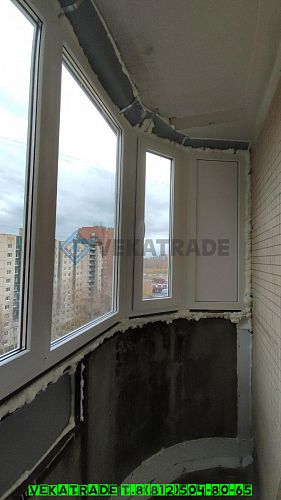 Красносельский район, пр. Ленинский 69-1, серия дома 137, остекление и отделка закругленного балкона длиной 3,4 м