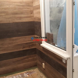 Фото отделки балкона ламинатом в ЖК Море-океан